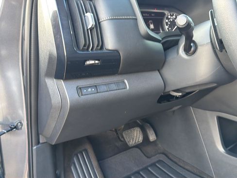 Used 2025 Nissan Pathfinder S FWD image 16