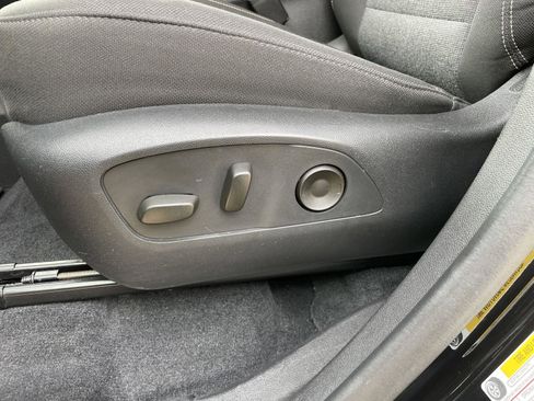 Used 2025 GMC Acadia Elevation image 12