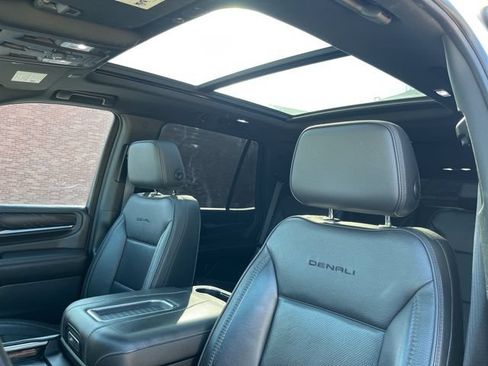 Used 2022 GMC Yukon Denali w/ Denali Premium Package RWD image 38