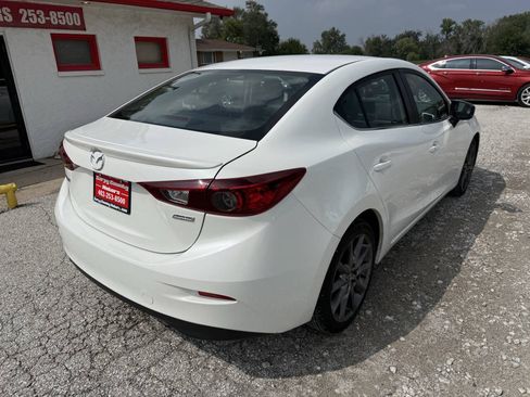 Used 2018 MAZDA MAZDA3 Touring FWD image 3