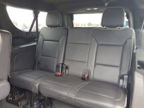 Used 2023 Chevrolet Suburban Premier RWD image 10