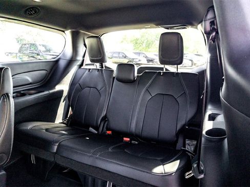 New 2026 Chrysler Pacifica Select image 17
