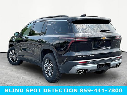 Used 2026 Chevrolet Traverse LT AWD/4WD image 4