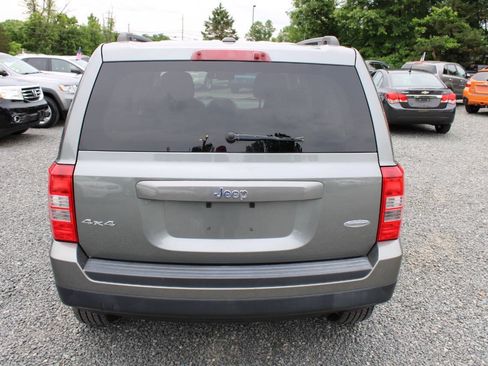Used 2013 Jeep Patriot Latitude w/ Sun/Sound Group AWD/4WD image 8