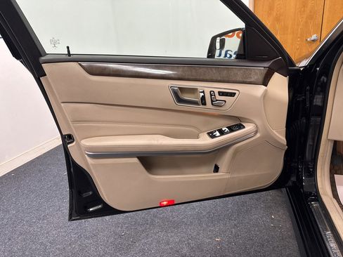 Used 2014 Mercedes-Benz E 350 4MATIC Sedan image 5