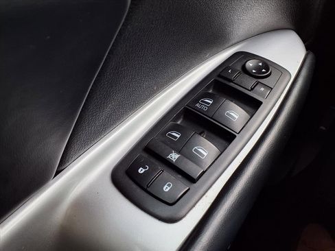 Used 2020 Dodge Journey SE w/ SE Popular Equipment Group image 15