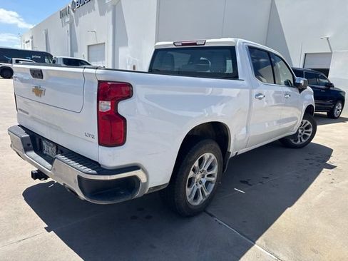 Used 2022 Chevrolet Silverado 1500 LTZ w/ Z71 Off-Road Package AWD/4WD image 4