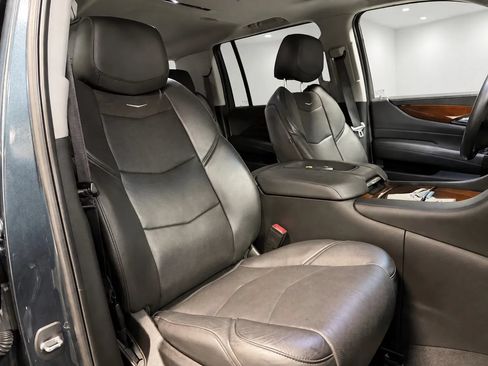 Used 2019 Cadillac Escalade ESV Premium Luxury AWD/4WD image 29