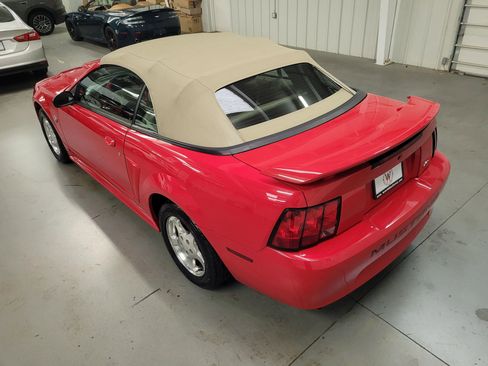 Used 2004 Ford Mustang Deluxe Convertible 2D image 17