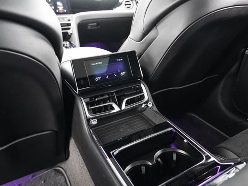 Used 2025 Bentley Flying Spur Plug-In Hybrid AWD/4WD image 32