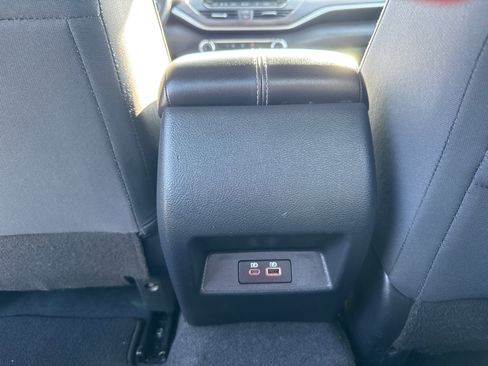Used 2023 Nissan Altima 2.5 SV FWD image 7