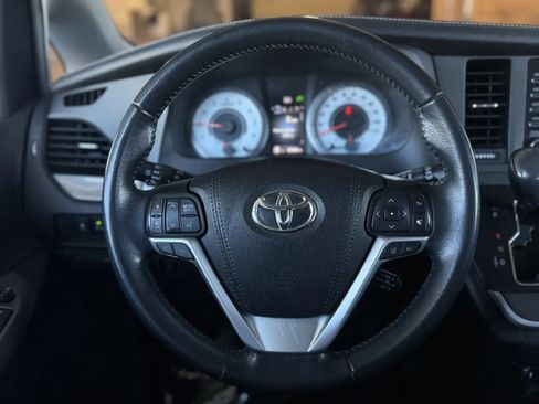Used 2020 Toyota Sienna SE Premium AWD/4WD image 26