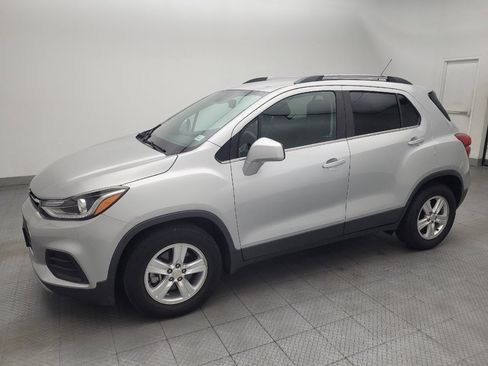 Used 2017 Chevrolet Trax LT FWD image 2