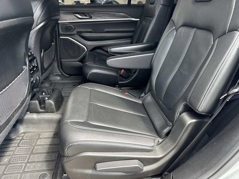 Used 2022 Jeep Grand Cherokee L Limited AWD/4WD image 17