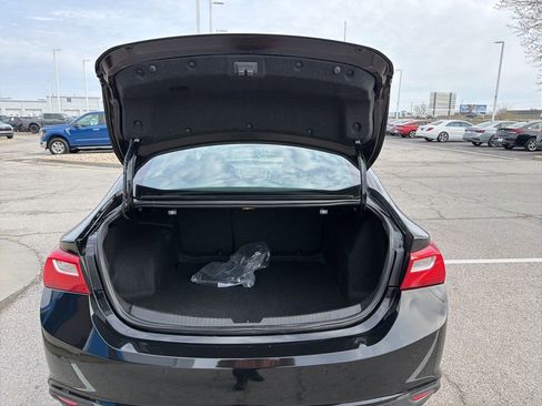 Used 2025 Chevrolet Malibu LT FWD image 12