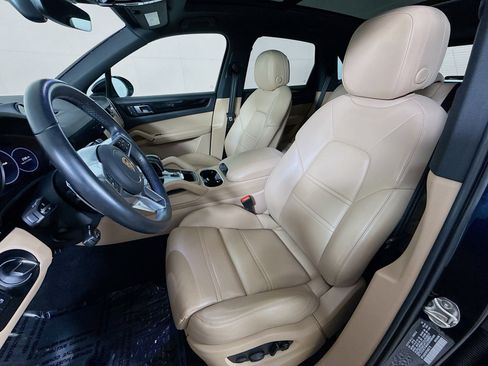 Certified 2023 Porsche Cayenne AWD/4WD image 5