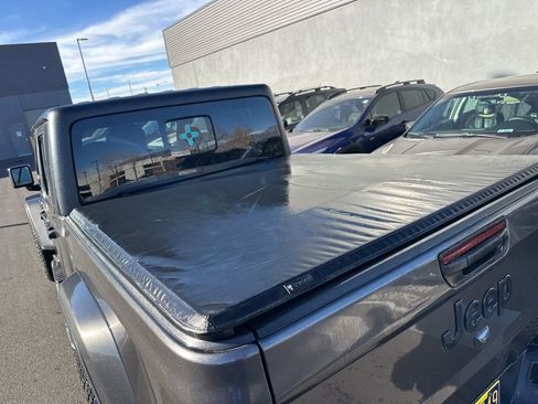 Used 2022 Jeep Gladiator Sport image 10