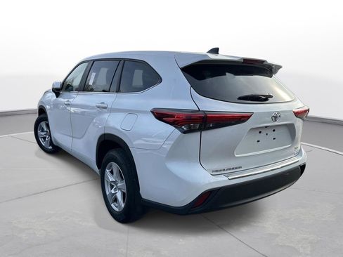 Used 2023 Toyota Highlander L image 8