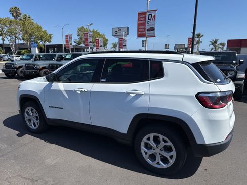 Used 2024 Jeep Compass Latitude AWD/4WD image 17