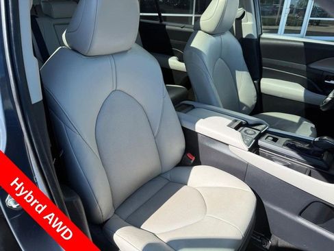 Used 2024 Toyota Grand Highlander AWD Hybrid image 11