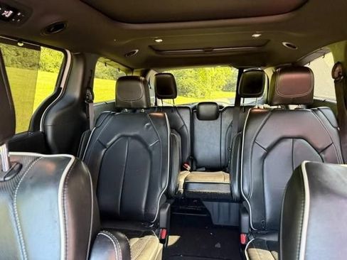 Used 2020 Chrysler Pacifica Limited w/ Advanced Safetytec Group FWD image 10