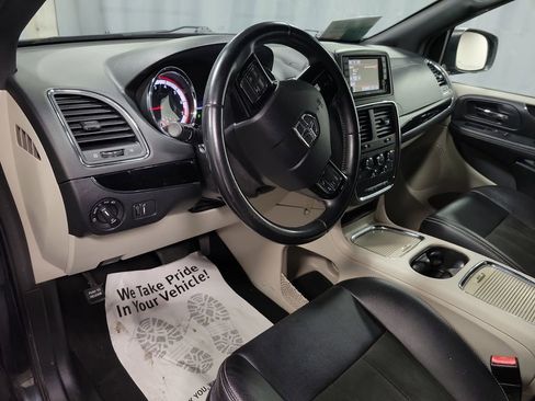 Used 2019 Dodge Grand Caravan SXT image 14