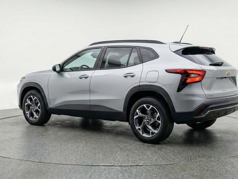 Used 2025 Chevrolet Trax LT image 6