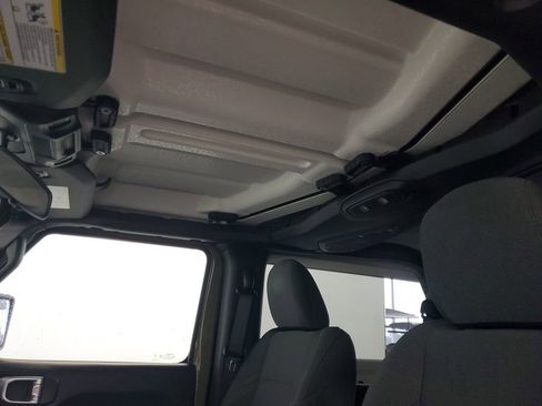 Used 2025 Jeep Wrangler Sport image 23