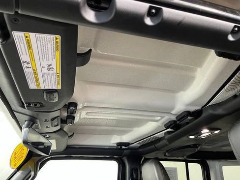 Used 2022 Jeep Wrangler Unlimited Rubicon AWD/4WD image 18