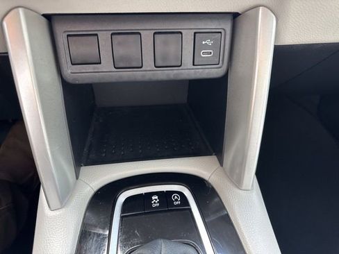 Used 2025 Toyota Corolla Cross L FWD image 31