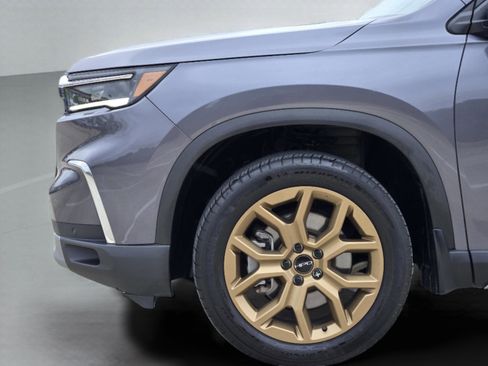 Certified 2024 Honda Pilot Touring image 29