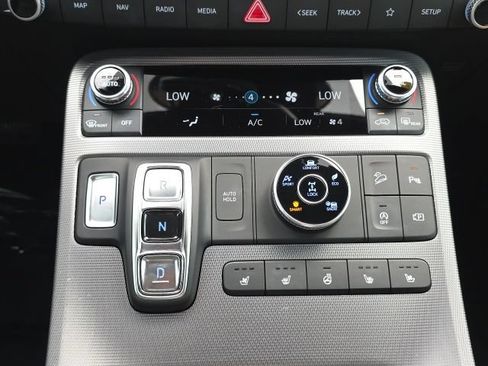 Certified 2025 Hyundai Palisade Calligraphy AWD/4WD image 16