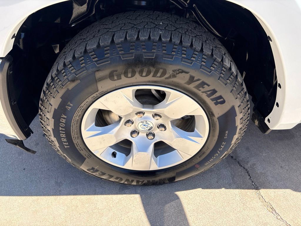 Used 2025 RAM 1500 Big Horn AWD/4WD image 3