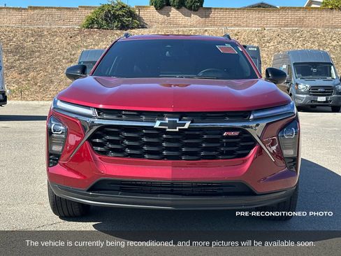 Used 2025 Chevrolet Trax RS w/ Sunroof Package FWD image 9