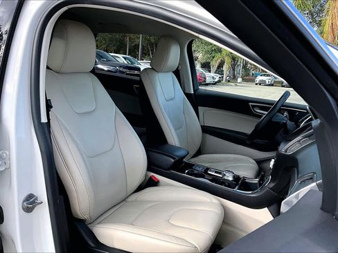 Used 2020 Ford Edge Titanium image 9