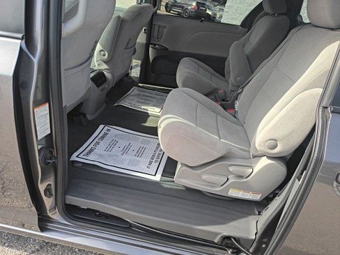 Used 2020 Toyota Sienna LE image 12