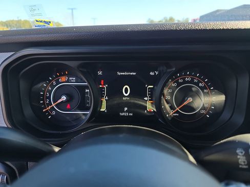 Used 2025 Jeep Wrangler Willys image 23