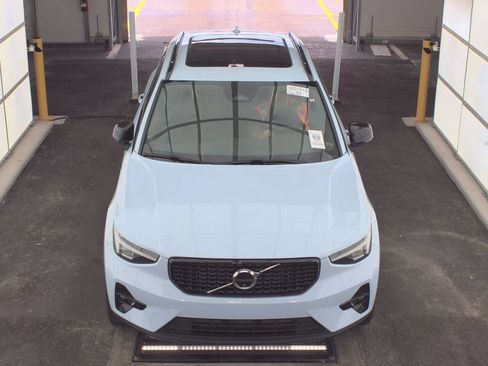 Used 2024 Volvo XC40 B5 Plus AWD/4WD image 8