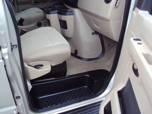 Used 2011 Ford E-150 and Econoline 150 Wagon image 12