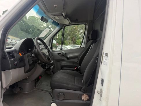 Used 2018 Mercedes-Benz Sprinter 2500 image 13