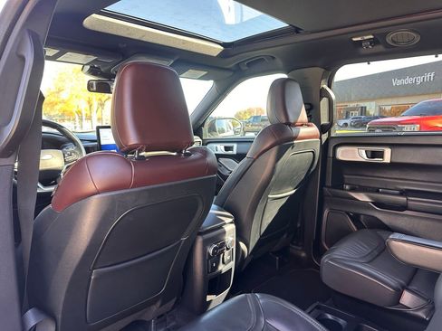 Used 2020 Ford Explorer Platinum w/ Premium Technology Package image 19