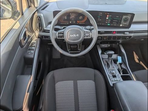 Used 2024 Kia Sorento LX FWD image 8