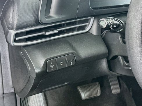 Used 2025 Hyundai Elantra SE FWD image 17