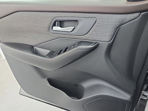 Used 2022 Nissan Rogue SV FWD image 24