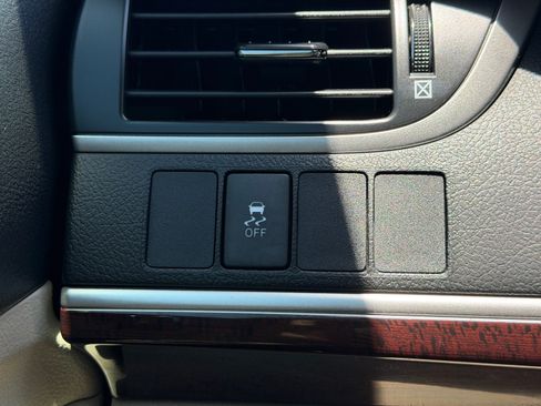 Used 2012 Toyota Camry XLE w/ Leather Pkg FWD image 30