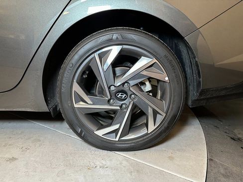 Used 2024 Hyundai Elantra Limited image 24