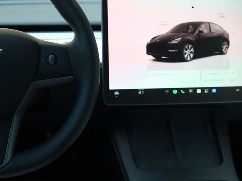 Used 2024 Tesla Model Y Long Range AWD/4WD image 36