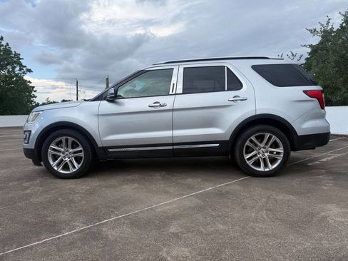 Used 2017 Ford Explorer Limited FWD image 5