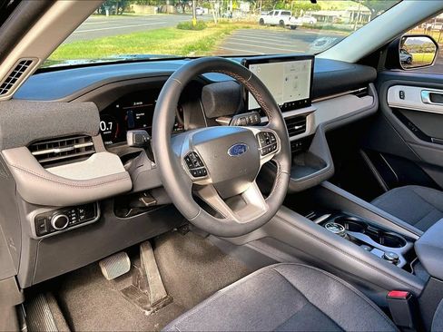 Used 2025 Ford Explorer Active RWD image 13