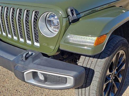 Used 2021 Jeep Wrangler Unlimited Sahara image 9
